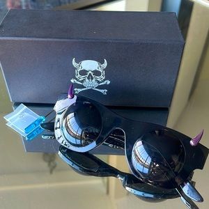Devil horn sunglasses